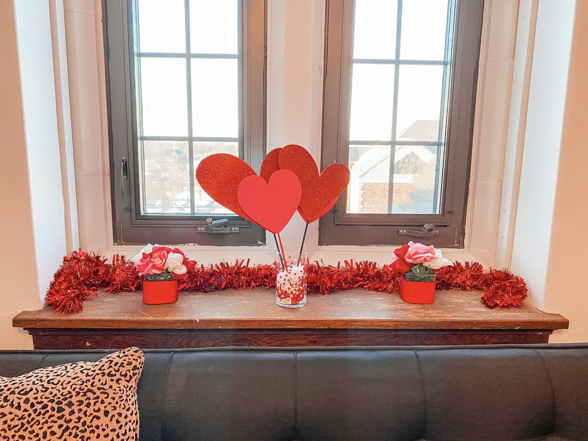 MU_Fashion's tweet photo. Roses are red, violets are blue. If you are looking to take cute pics, we’ve got you! Stop by the fashion department this week and take some pictures and tag us!🌹💘 https://t.co/202UxsyOBB