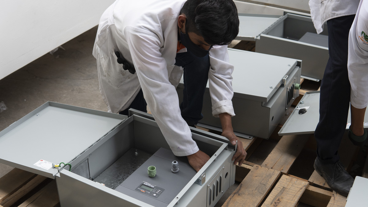 DFotovoltaico's tweet photo. Nuestro objetivo es impulsar la Educación Dual en Oaxaca donde los jóvenes del @CECyTEOax se especialicen en el sector fotovoltaico. @ModeloDualMex @DVinculacion @TavoMarin_ @GIZMexico @Solarvatio @CECyTEOaxaca https://t.co/maOLDZow9Q