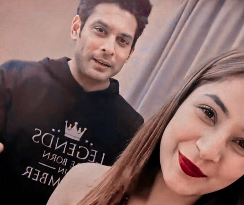ASRakaFanBoy's tweet photo. After my own family, this family means so much to me.

I pray may your life be full of happiness, success, love, and may sorrow never enter your home.

May Allah Protect u all from Evil Eye. Ameen❤️🤲

#SidharthShukla #ShehnaazGill 
#SidNaaz 
@sidharth_shukla @ishehnaaz_gill https://t.co/MVSfblGNcE