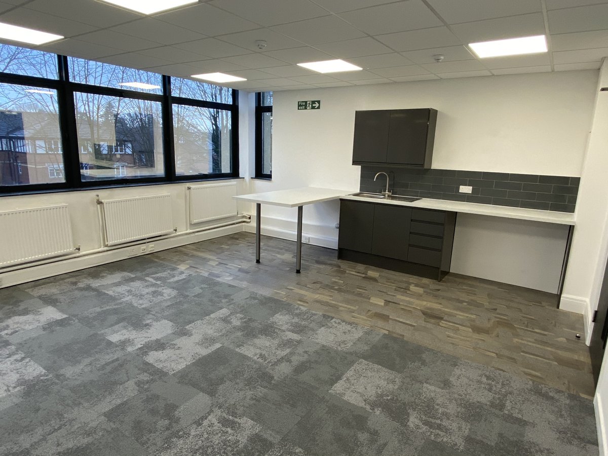 edwards_mcr's tweet image. Excellent new instruction at Victoria House, Bramhall 😍

We now have a 1,765 sq ft office suite ready to let at this superb building in the heart of Bramhall Village. Get in touch with the office for more details 👉☎️💻