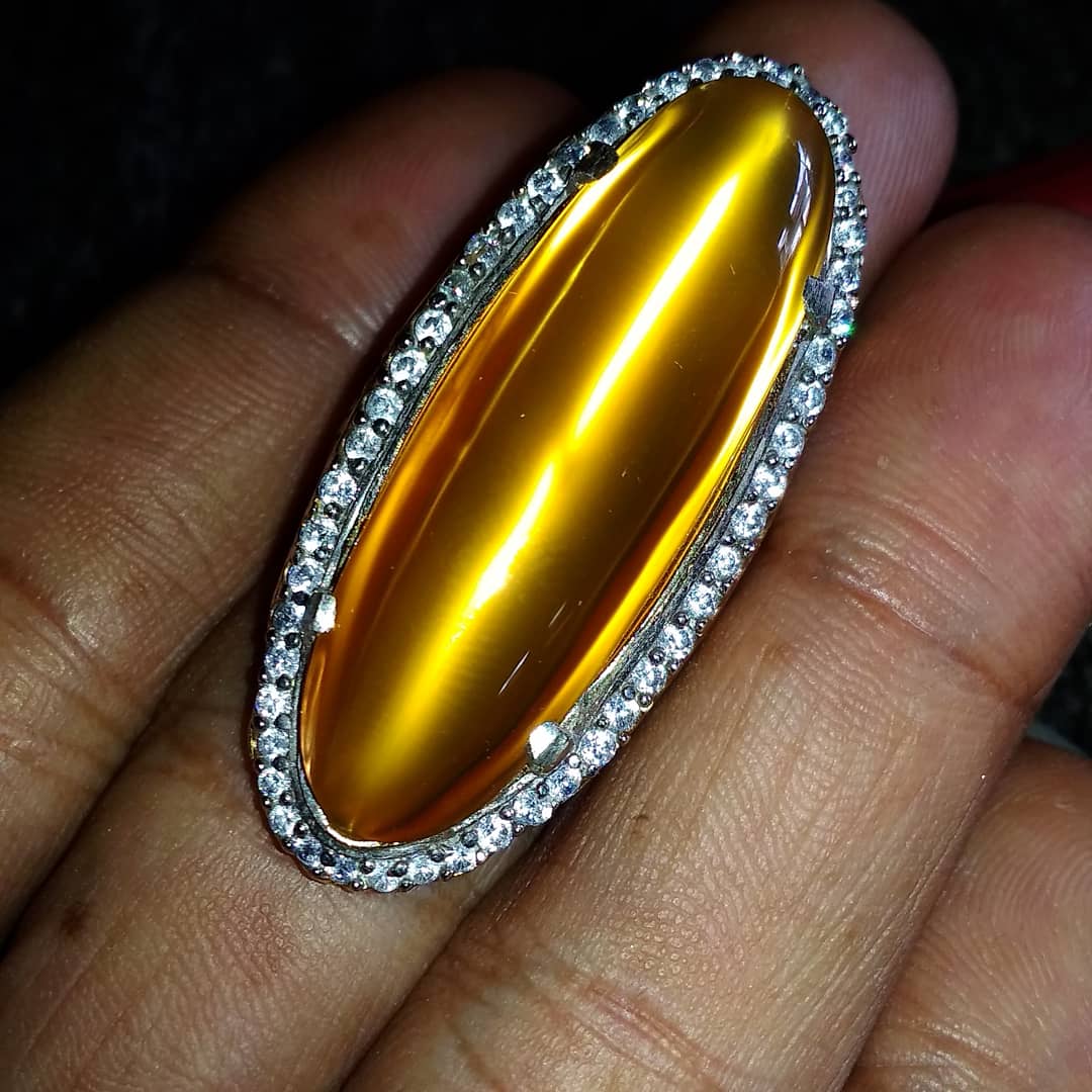 BoedaghA's tweet photo. Yellow gold Rafflesia... 

Borongan lebih murah bos qu.... https://t.co/G3saVbSmtU