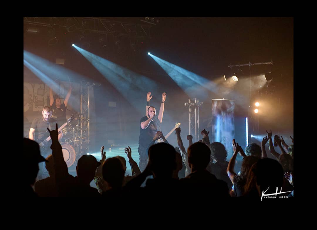 2017 European Tour
. 
Seconds before the end of the concert!
🤘🤘🤘
📸 @kathrinhirzelphoto.ch
.
#poemband #newpoemalbum #europeantour #uniquetour #uniquealbum #progmetal #skeinsyndrome #remissionofbreath #weakness #onewomancompany #uniquebypoem
#thegreatsecretshow#gigphotography