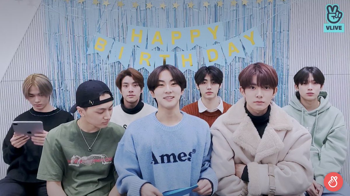 enhypenupdates's tweet image. [INFO] 210208  

ENHYPEN is now live on VLIVE!

Watch here:
🔗 vlive.tv/video/236125

@ENHYPEN_members @ENHYPEN #EHYPEN