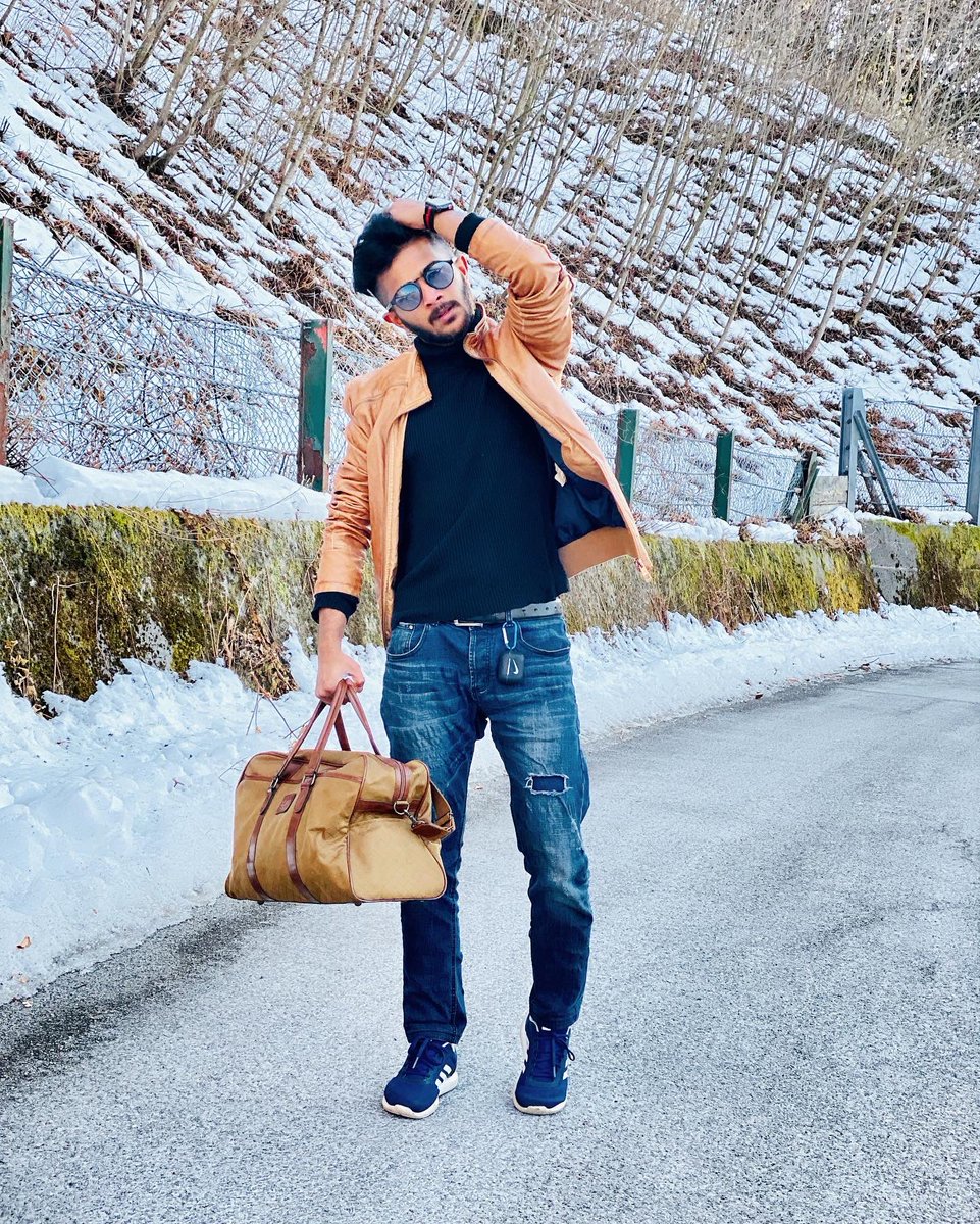 mhd_nafras's tweet photo. “Clothes don’t make a man, but clothes have got many a man a good job.” 🖤⚡️ https://t.co/WVPdnQiC3t