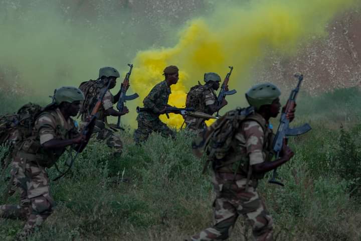 MursalIse's tweet photo. Dib u laban mayno, ma rabno Madxweyne mushaharka Cidanka lunsada Oo bilaa xaquqa ka dhiga, hadii kale waxa ku xigaya Amniga Oo faraha ka baxa, iyo Madxweyne dhaha Qofkii aan 100$ ku Qancsanayn Hayska tago, Isago Hadana Moralka ka sii jabinaya,Runta ficane dib u dhac ma rabno๐ธ๐ด๐ https://t.co/uxdb461GEh