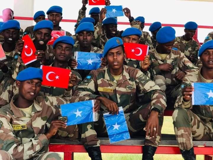MursalIse's tweet photo. Dib u laban mayno, ma rabno Madxweyne mushaharka Cidanka lunsada Oo bilaa xaquqa ka dhiga, hadii kale waxa ku xigaya Amniga Oo faraha ka baxa, iyo Madxweyne dhaha Qofkii aan 100$ ku Qancsanayn Hayska tago, Isago Hadana Moralka ka sii jabinaya,Runta ficane dib u dhac ma rabno๐ธ๐ด๐ https://t.co/uxdb461GEh