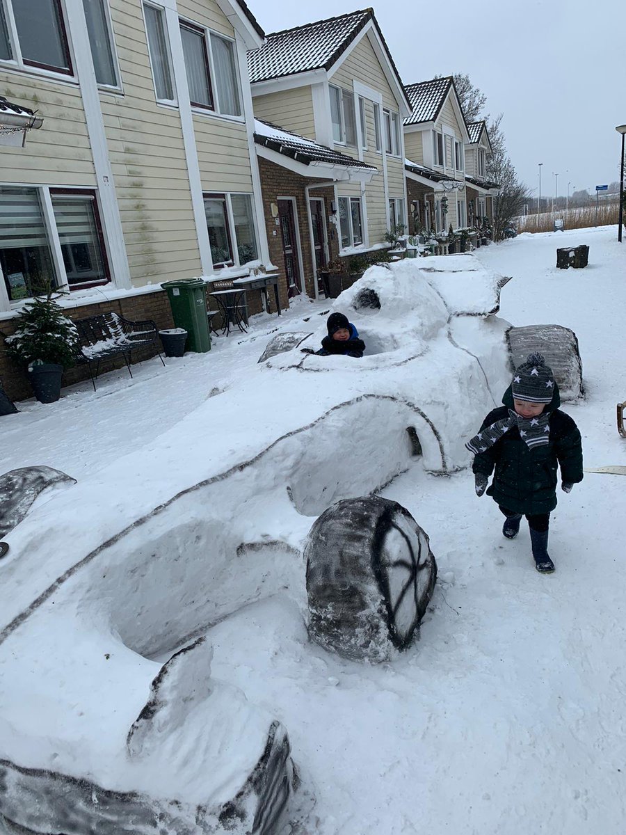 Een sneeuwpop maken is natuurlijk leuk maar wat als je je creativiteit de vrije loop laat? <a href="/EdAldus/">Ed Aldus</a> <a href="/Max33Verstappen/">Max Verstappen</a>