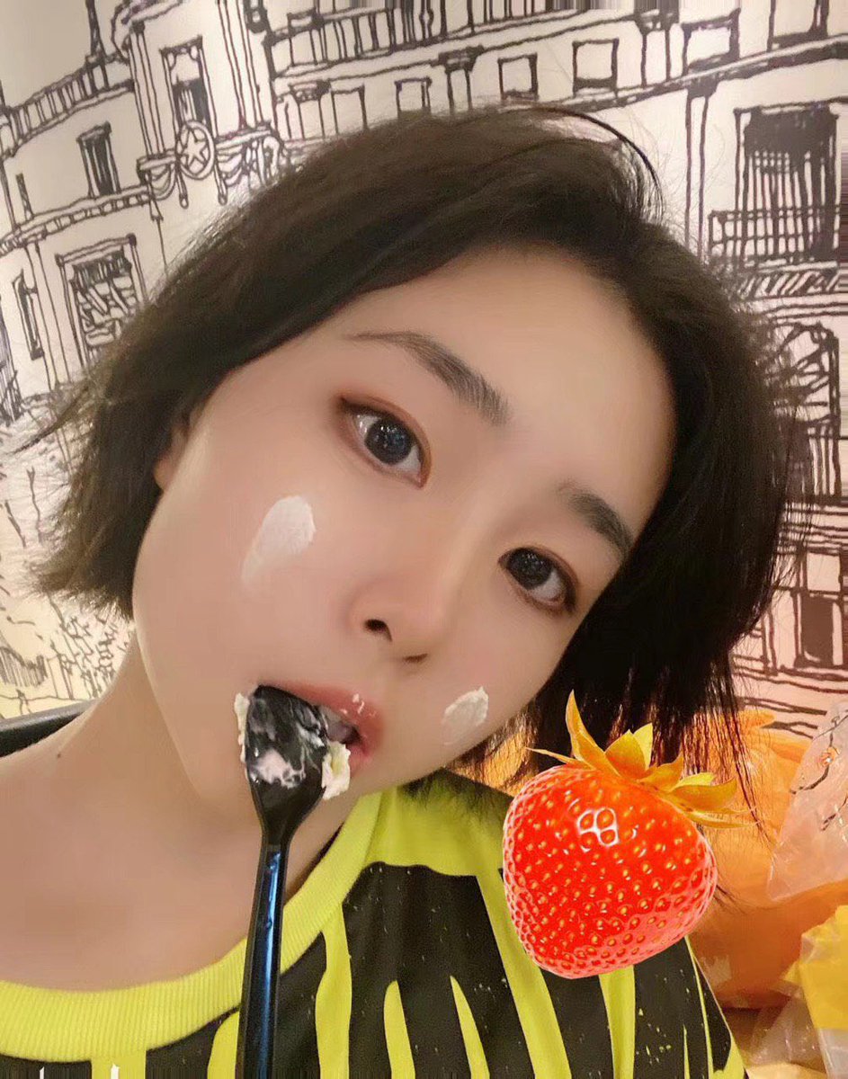 dnfpua's tweet photo. 武汉大一学妹，短发青春的小姑娘，青春期被��发，男友投稿，照片120张，视频56段。记录了和男友从第一次到现在的反差，投稿者和这个学妹在一起第七天破她chu，现在记录了两个月此女的变化 https://t.co/vqQxIyT4jh