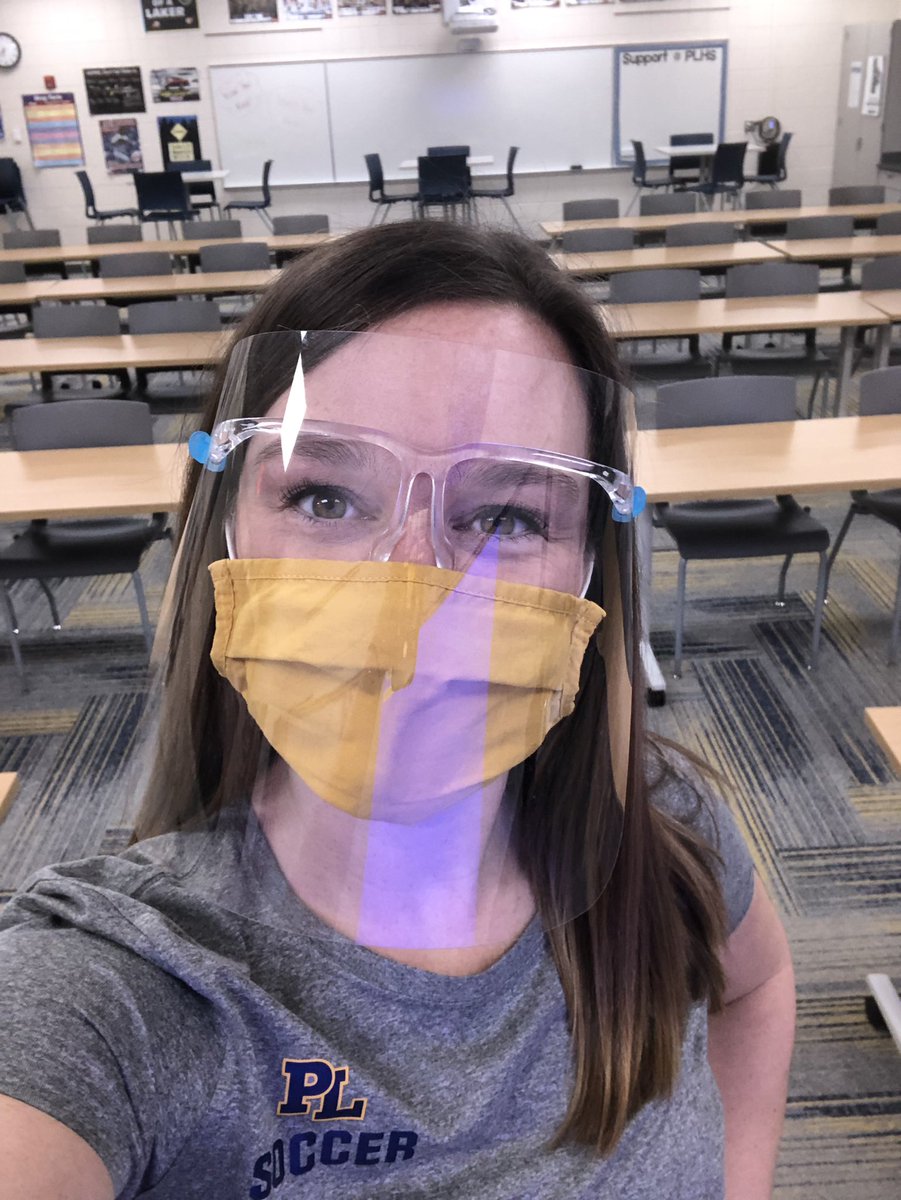 Mrs_Navis's tweet photo. It’s day 1 back in hybrid after a whole quarter of distance learning. This new hybrid set up with have its own set of challenges, but I’m so excited to actually be able to see my students faces in person again! #MotivationMonday #FaceSchield #canyoutellimsmiling? 😷 https://t.co/nt7sjIkzvJ