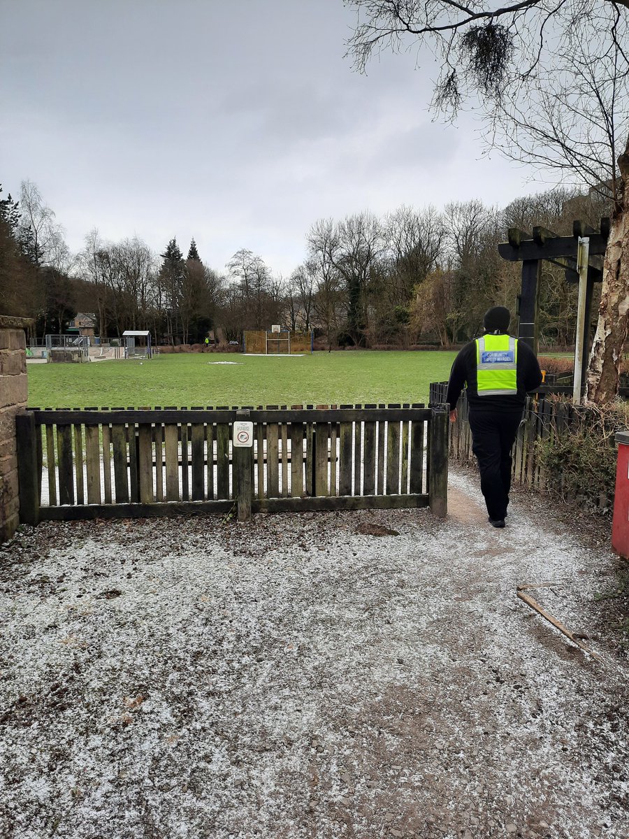 Team 4 foot patrol around Mill Fold Recreation Ground, engaged with some lovely dog walkers and happy to see everyone complying with social distancing rules.
#safercalderdale
#covid19
@CMBC_CSRT 
<a href="/WKyle321/">WardenKyle321</a>