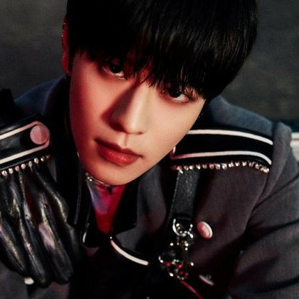 Seungmin.- 7 years- quick thinker- didn't even want to be a scout but got dragged along by felix and jisung- most calm one