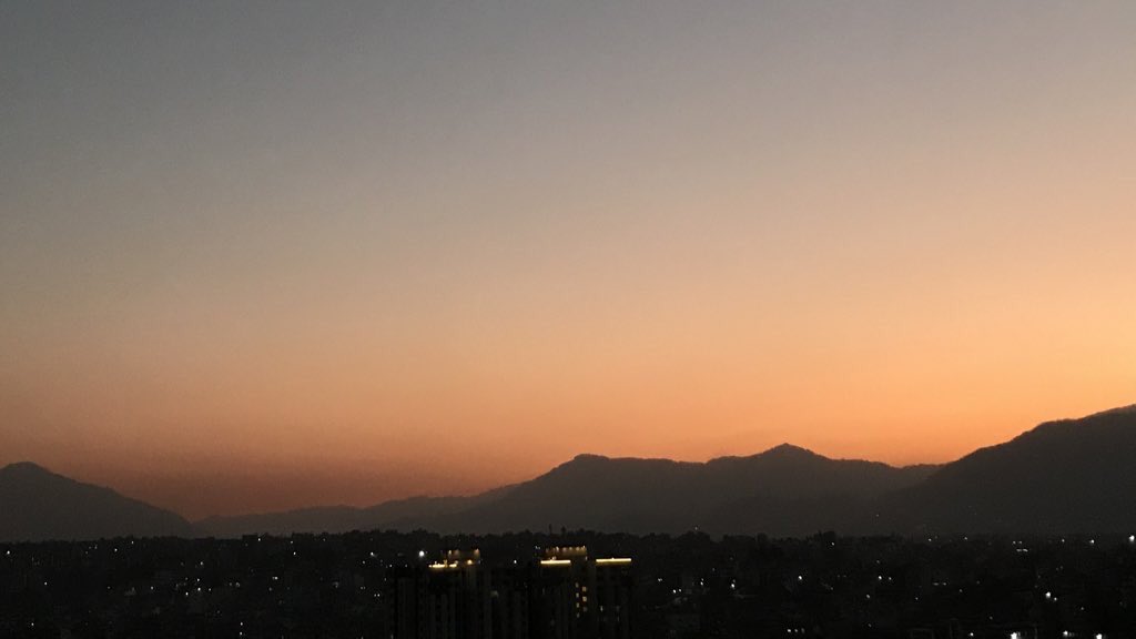 LunaRanjit's tweet photo. A moment of calm to make me forget all the aggravation of the day - #KathmanduSunset https://t.co/Y0jqE786YR