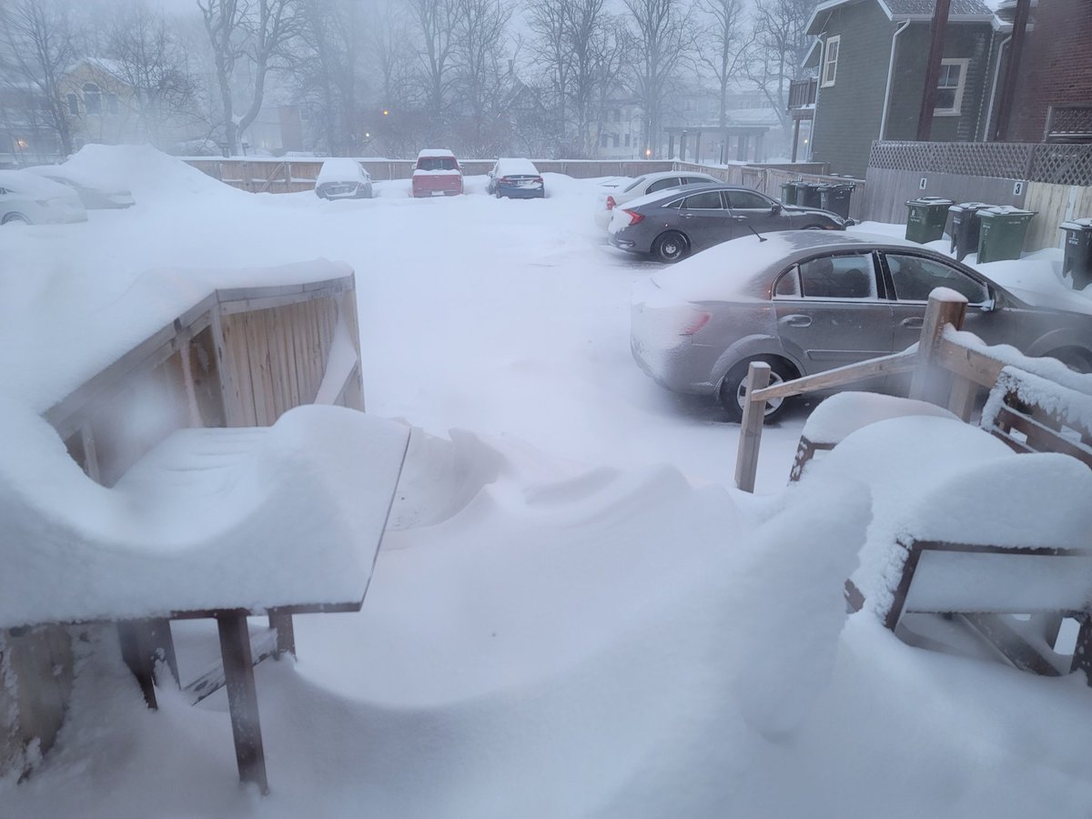If only I could get to the car...I'd be able to get my storm chips! 🤣 <a href="/CBCPEI/">CBC P.E.I.</a> <a href="/Ocean100/">Ocean 100</a> #PEstorm #peistorm