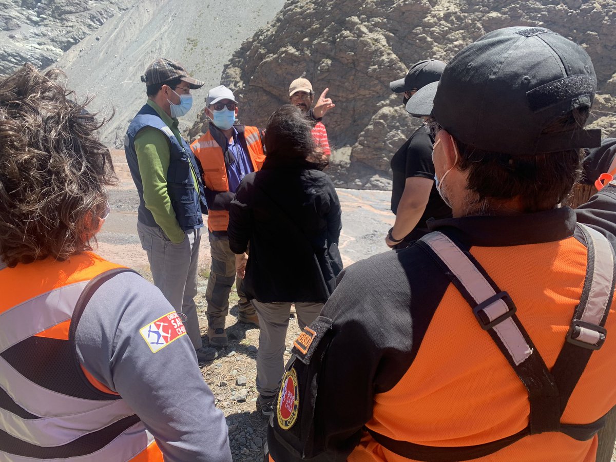 DroneSARChile's tweet photo. Equipo @DroneSARChile en apoyo a @onemichile @Sernageomin @IntendenciaRM @SanJosedeMaipo1 realizamos Fotogrametria en sector #Alfalfal Río Colorado y Quebrada Las Vacas para analizar peligros y amenazas que pongan en riesgo a la comunidad de #CajonDelMaipo https://t.co/DyxQrABz0d https://t.co/aDzTCeK72c