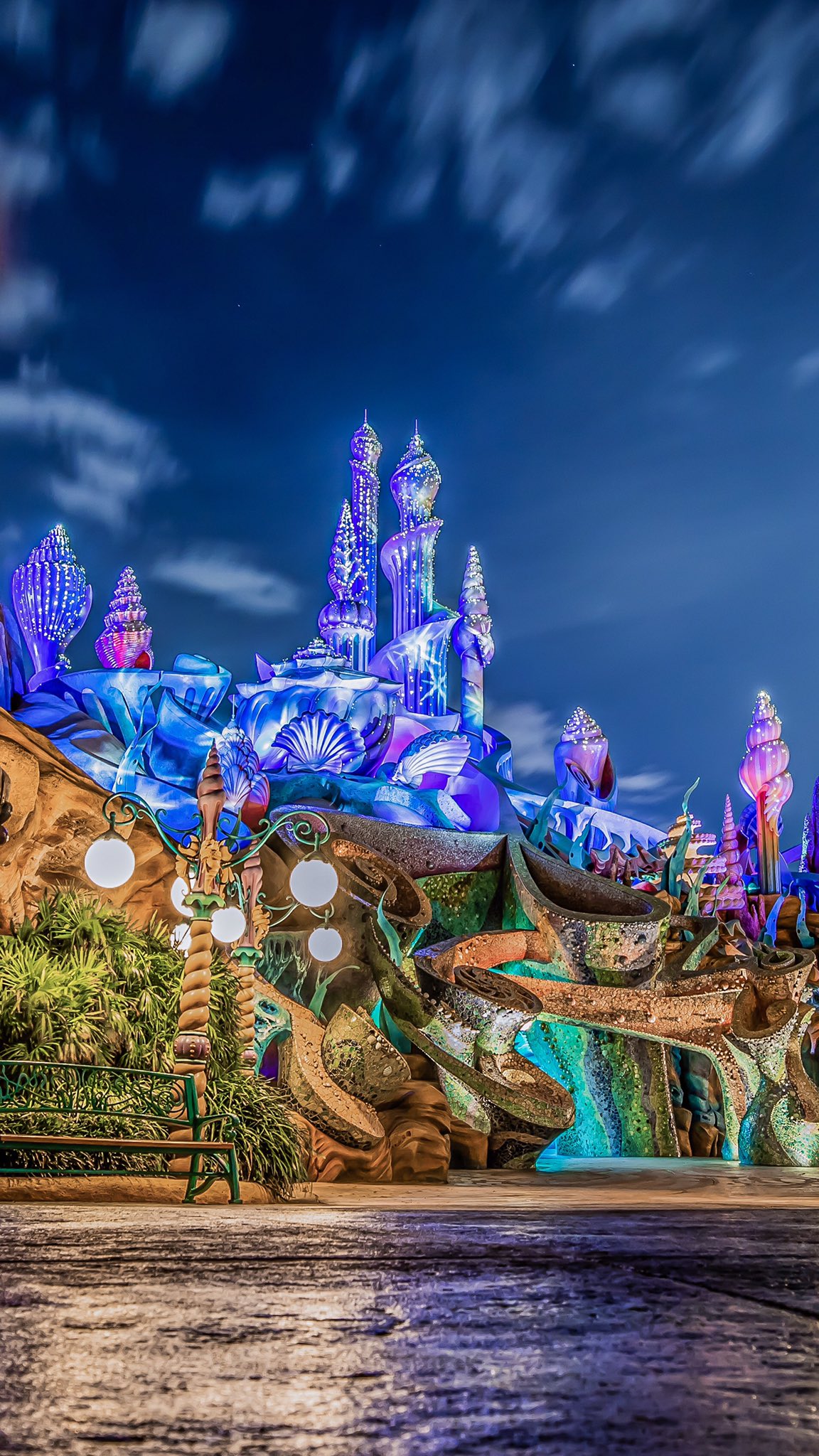 Remi 縦で切り取るディズニーの幻想的な夜景 タップしてご覧いただけると嬉しいです Remi 縦で切り取るディズニーの幻想的な夜景 タップしてご覧いただけると嬉しいです