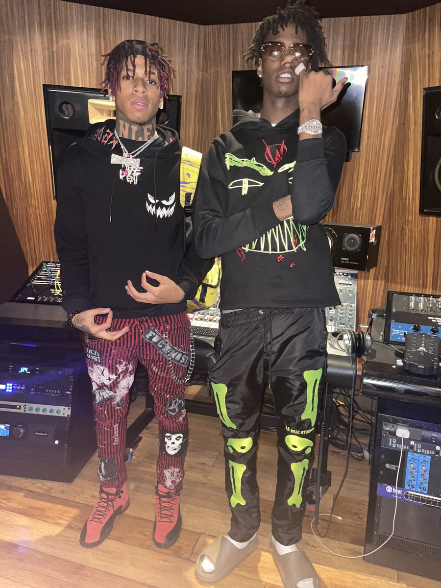 yungmal__15's tweet photo. Name dis duo 👀 @Nlechoppa1 💜 https://t.co/myA7x3EuwC
