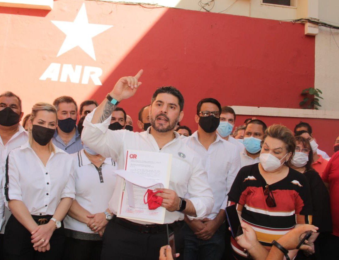nenechopy's tweet photo. ¡Ratificamos hoy nuestro compromiso con la ciudadanía! En compañía de mi esposa y de la gran dirigencia del movimiento @ORepublicanopy, inscribí mi precandidatura a la Intendencia de Asunción para seguir trabajando y poniendo en orden a nuestra querida capital. https://t.co/oxOwvGxN6X