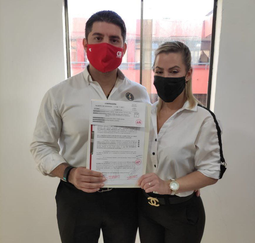 nenechopy's tweet photo. ¡Ratificamos hoy nuestro compromiso con la ciudadanía! En compañía de mi esposa y de la gran dirigencia del movimiento @ORepublicanopy, inscribí mi precandidatura a la Intendencia de Asunción para seguir trabajando y poniendo en orden a nuestra querida capital. https://t.co/oxOwvGxN6X