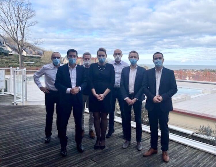 franckgervais's tweet image. En février, il y a la montagne mais il y a aussi le bon air marin de nos plages normandes 😉 Ravi d’avoir pu rencontrer aux côtés de @gregory_sion les équipes de @GroupePVCP en Normandie, plus mobilisées que jamais pour accueillir les premiers vacanciers de la saison.