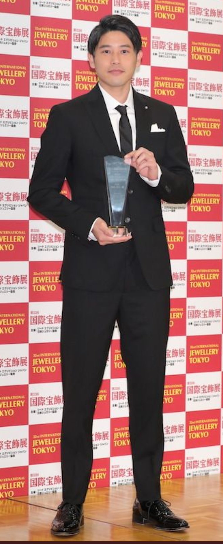 Twitter 上的 ヒロリン 素敵 スーツの下の筋肉 アスリート感 いや アスリートだよ どちらも好きなスーツ姿なんでちょっと 眺めながらの Time 内田篤人 横浜流星 T Co Nqijmqe3py Twitter