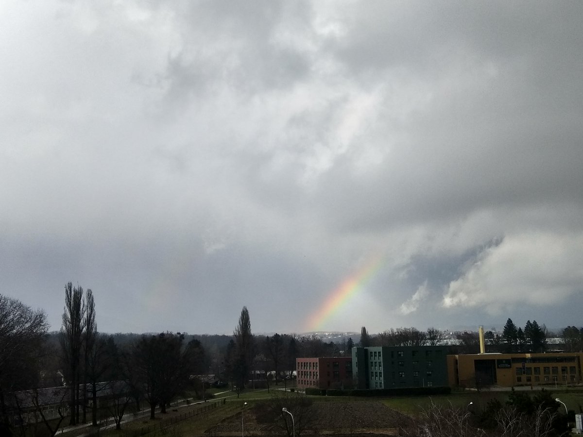 DHMZ_HR's tweet image. #veljača danas opravdava svoj nadimak "prevrtača". Samo u Zagrebu danas je bilo magle, kiše, sunčanih razdoblja, tuče, a u nekoliko se navrata vidjela i #duga, čak i dvostruka.

Jeste li i vi danas uslikali nešto slično?

#analiza #vrijeme