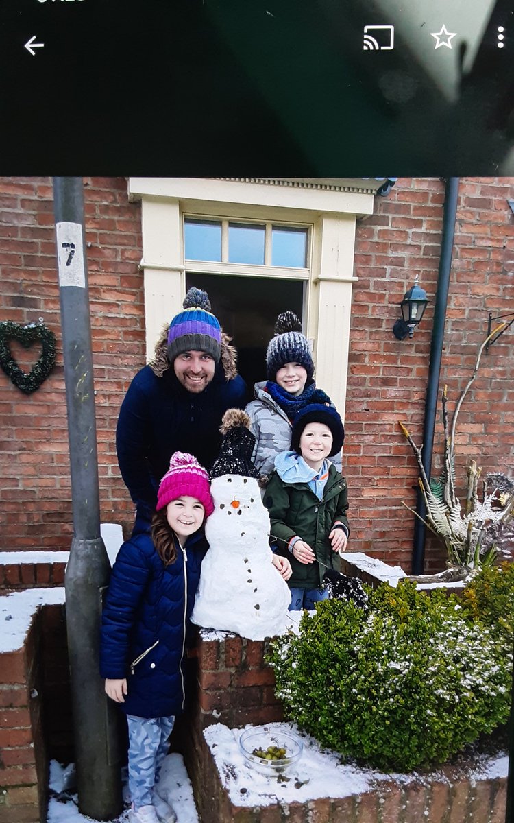mountpljuniors's tweet photo. Just a few images of our Year 5s making the most of #SnowDay 🌨☃️❄🦆 #TeamMPJS (Keep an eye out for some Snow Duck in the local community too!) https://t.co/NXiduypXid