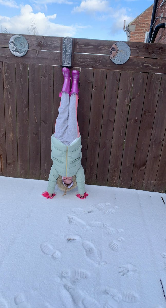 Sambo_28's tweet photo. Fun in the snow while on a break from lessons @stannesrcp https://t.co/XaPF9E8MS7