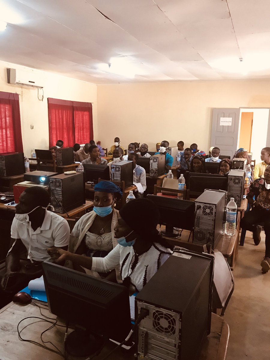 ActivSpaces's tweet image. Giz à travers son programme #Pradec et Activspaces mènent simultanément en ce moment des activités de sensibilisation des jeunes sur l’hygiène numérique et la cyber sécurité dans les communes de Douala 3e région du littoral , Garoua 2 et Poli dans le nord Cameroun 🇨🇲