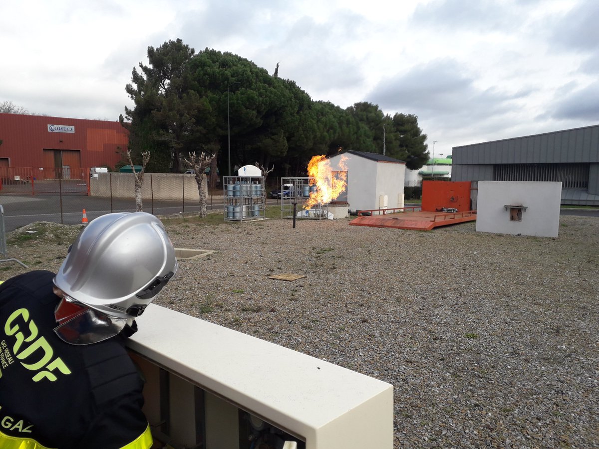 Les sapeurs pompiers de l'Aude et <a href="/GRDF/">GRDF</a> à nouveau réunis sur le plateau pédagogique flambant neuf du #SDIS11 dans le cadre des formations de chef d’agrès. Un travail d'équipe !