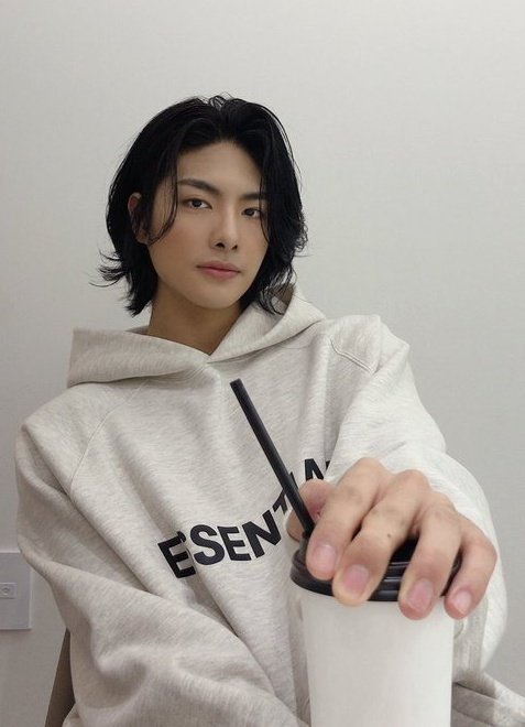 わさびくんこと #中野智博 好きに知ってほしい
青唐辛子くんことハンジョンヨン
本国プデュS2で青唐辛子を無表情でボリボリ食べ、このあだ名が付いた
現在はNIKで日プ1元練習生と #パクハ の名で活動中

私はわさびくんを見たとき感動しました。彼と同じセンスの塊の再来だ、と
#PRODUCE101JAPAN2