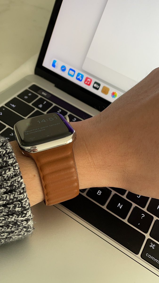 CyriLapierre's tweet photo. #NewLoop franchement magnifique! Tellement mieux que les anciens bracelet leather ! https://t.co/wZWVeZhoE3