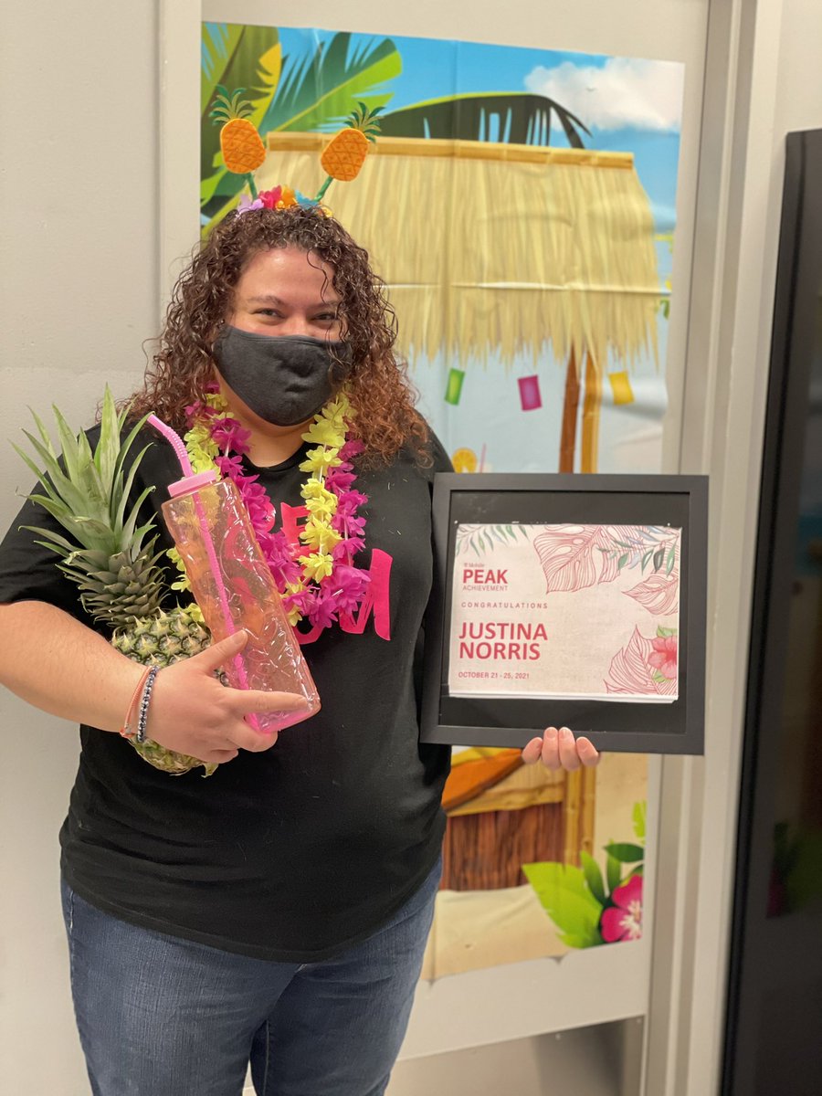 Dana_Edwards24's tweet photo. I have been waiting to celebrate @NorrisJustina Peak 🍍win to also send her a very Happy Birthday🎈 as well! Congrats on your well deserved recognition and have a blast in Maui🌺 Mahalo for all you have done and continue to do! You ROCK!!! @wderrickindy https://t.co/74YeaqzV8S
