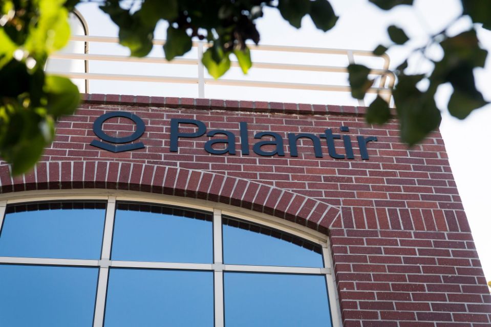 IBMNews's tweet photo. Palantir Technologies Inc. and IBM are uniting in a partnership that will dramatically expand the reach of Palantir’s sales force while making IBM’s own AI software easier for non-technical customers to use https://t.co/fFY5FaoZfy via @lizette_chapman @business https://t.co/AAibS4MCiF
