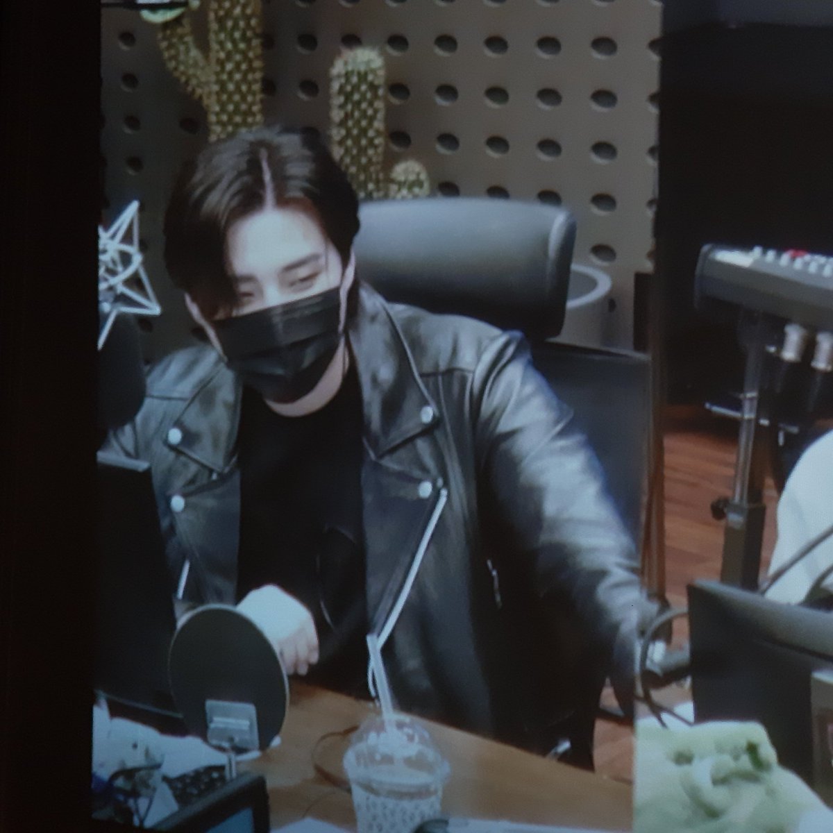 아무나 RT....강영현이 미친,.개잘생기고 섹시해서.....알티이벤트해요....울고싶음..왜저렇게 생겨서 사람ㅇ피자를 사게해