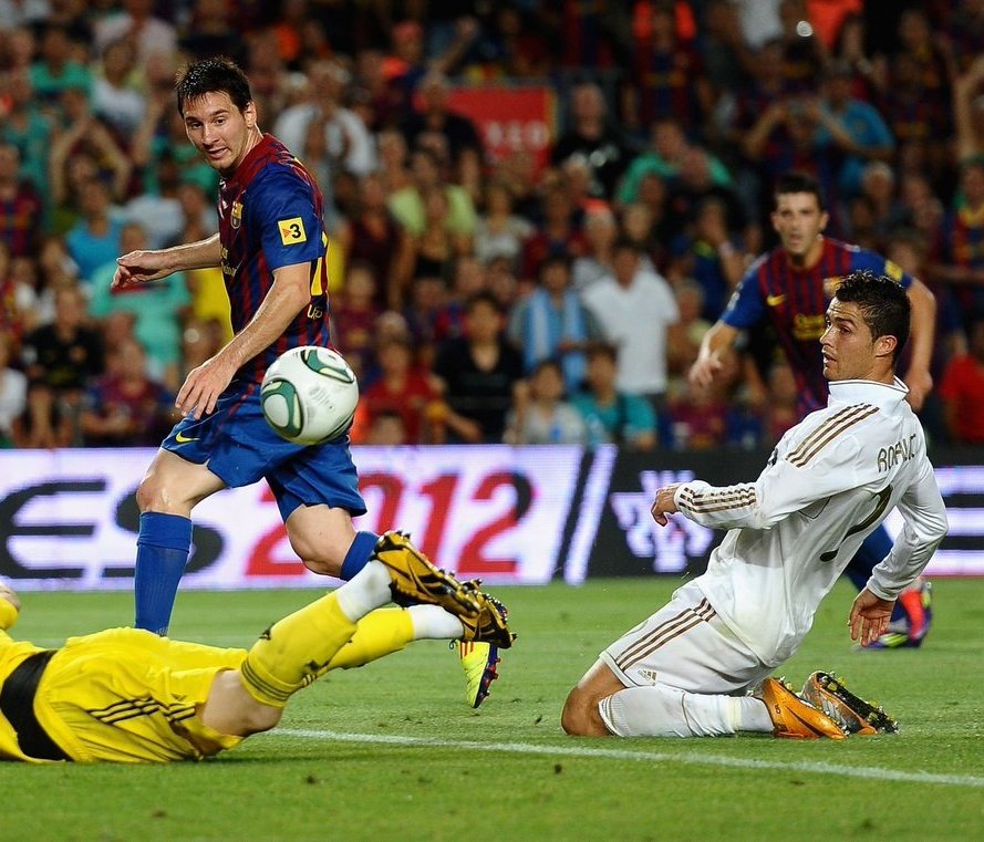 Proving that Cristiano Ronaldo is not even close to being compared to Lionel Messi. A Thread.Likes and RTs appreciated.