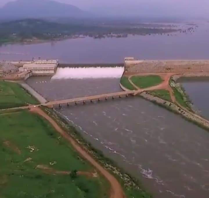 OvieAli's tweet photo. During raining seasons, overflowing Lake Nyos from Cameroon kill Nigerians, flood homes /farms in Taraba,Kogi,Benue and Delta. Buhari expedited the construction of a Dam and 4Omw power plant by Siemens. The 40MW hydro power plant has now been launched by Siemens to supply Taraba. https://t.co/8GEMkmeT1O