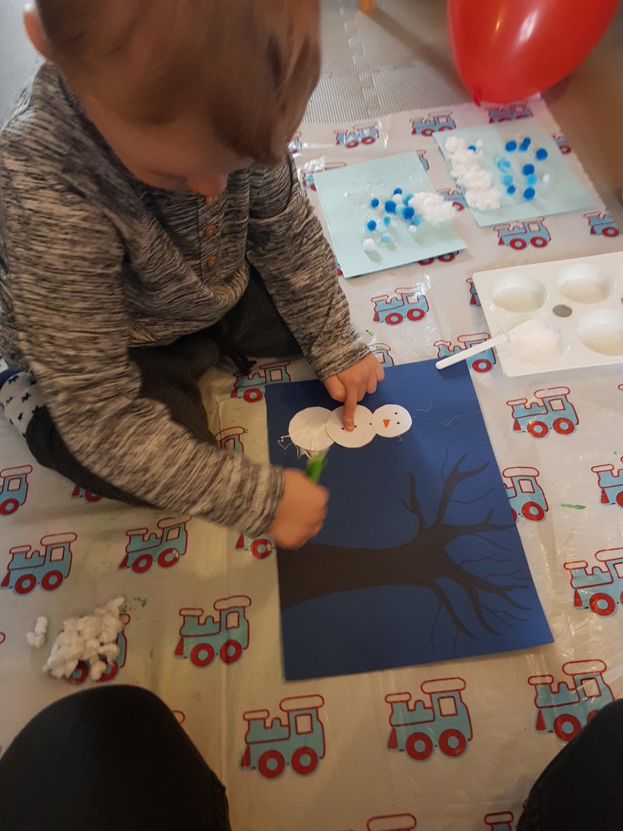 SophieHand17's tweet photo. Activity 2 of the day. Making winter hats/snowy sense and colouring snow flakes. #preschool #creative #snowday https://t.co/d5upEI2she
