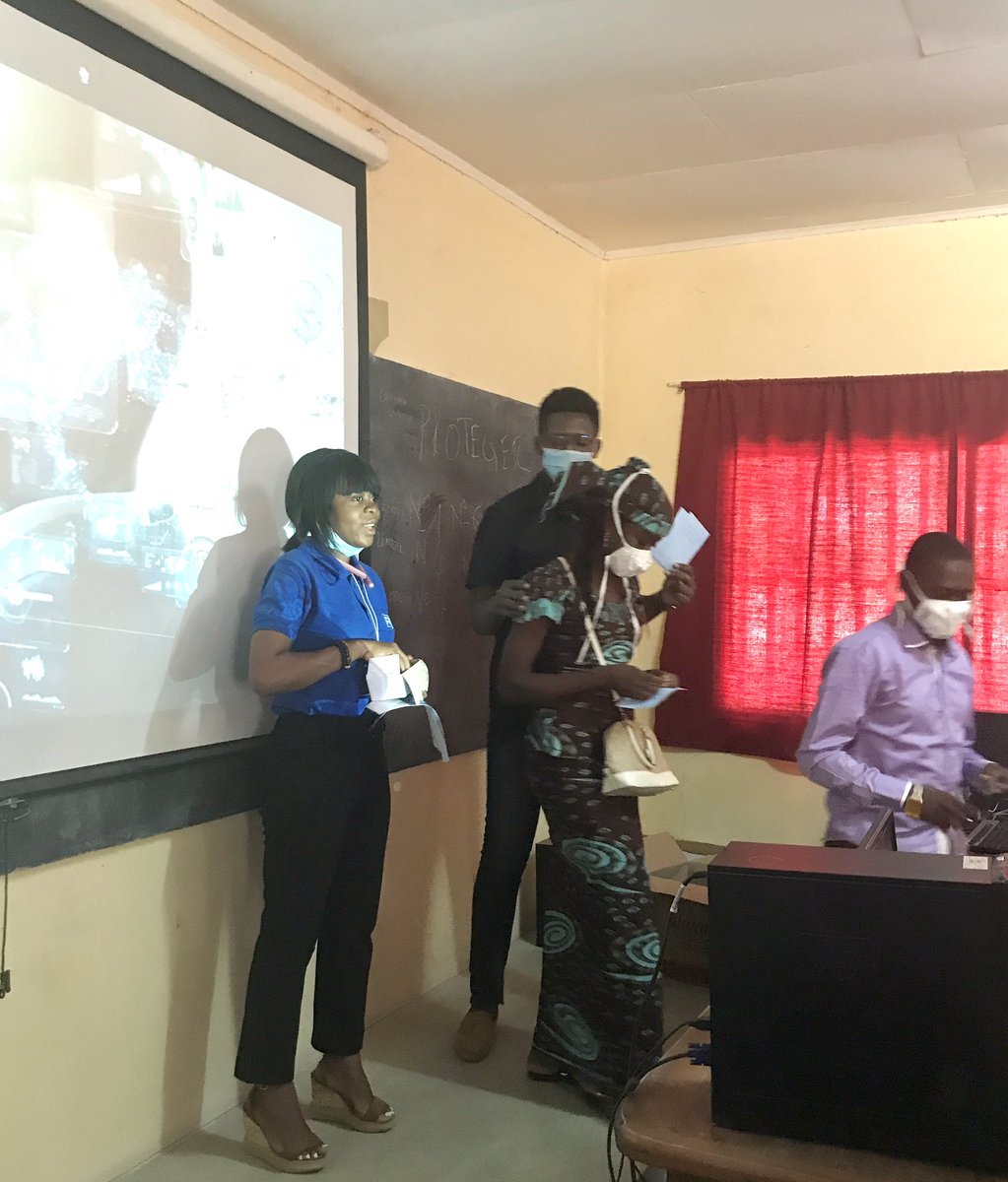 ActivSpaces's tweet photo. Le contenu de #Garoua2 était le suivant:
Introduction sur l’hygiène numérique, exposé sur la protection des données et vie privée sur les RS par @sanixdarker; Opportunités et risques sur les RS par @alida_eboo suivis d’un quiz interactif sur les thématiques abordées. https://t.co/Z8z0IvBSb4