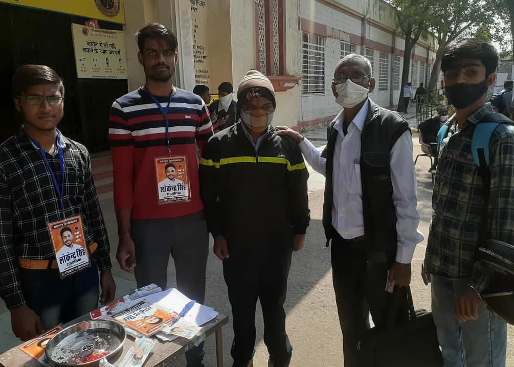 raviprtapmaidi's tweet photo. #RajasthanUniversity के संघठक राजस्थान महाविद्यालय में प्रथम वर्ष (फ्रेशर) के छात्रों का तिलक लगाकार और पेन देकर टीम द्वारा स्वागत किया गया एवं उज्जवल भविष्य की शुभकामनाएँ दी
#TeamLSR
#Lokendra4RUSU2021 https://t.co/wMjtbBR2TW
