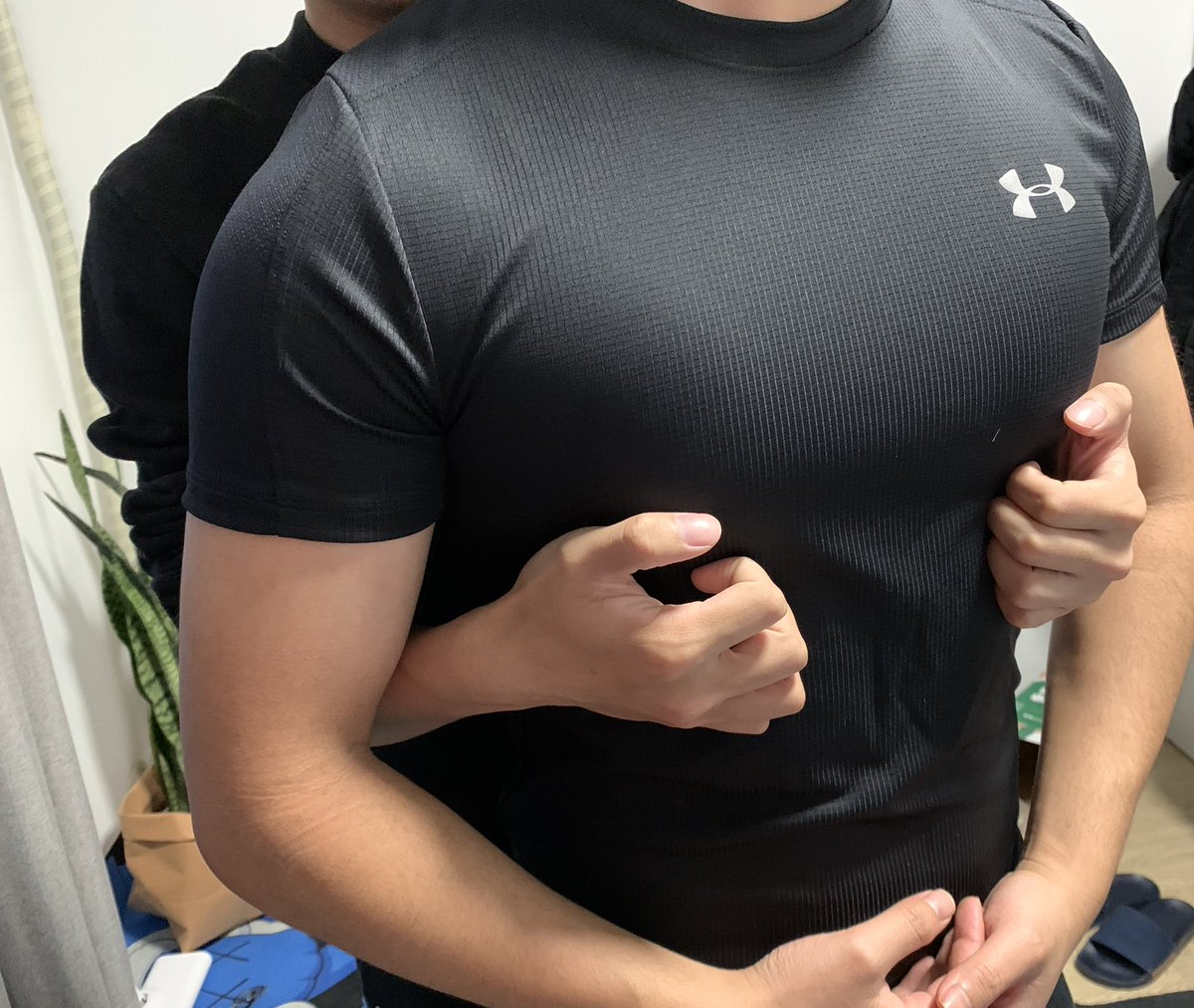 Jeffman2016's tweet photo. 我朋友是个肌肉男图二，他想让我在平台上问一下有没人想要他的袜子图三😹😹😹 https://t.co/ootwJqrKNa