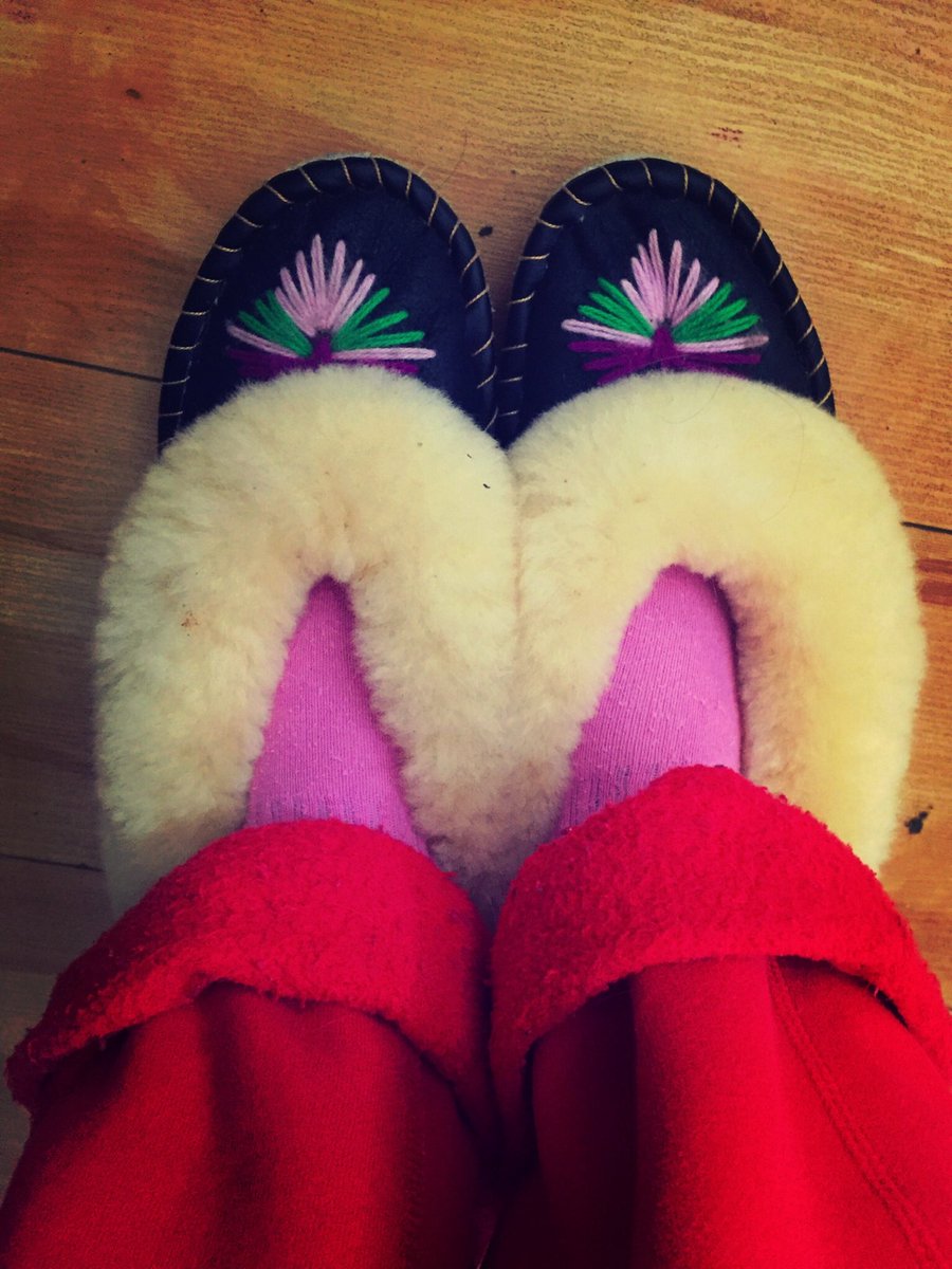 Happy feet 💖🐑
@sheepers 

#happyfeet #workingfromhome #toasty #colourinspo #mondaymood #mystyle #styleinspo 💖❤️💖❤️