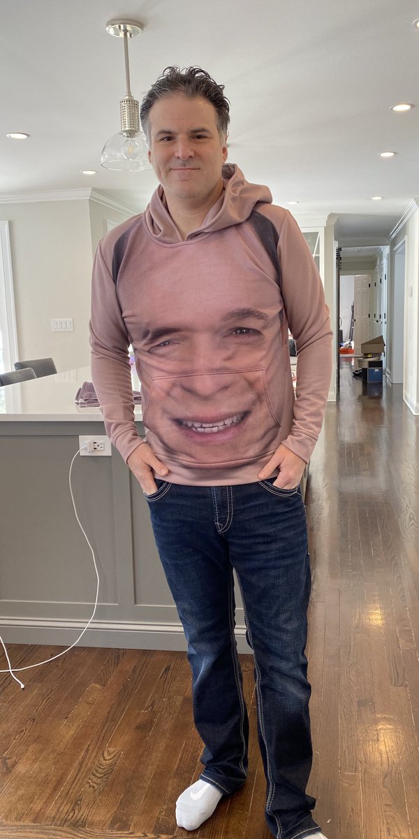 darrenrovell's tweet photo. New favorite sweatshirt https://t.co/GgTuZKtVvZ