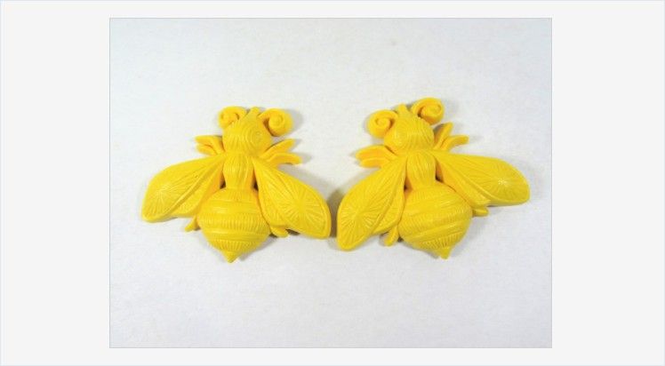 EtagereAntiques's tweet photo. Vintage Yellow Bee Wall Hangings Burwood Products Honey Bee Decor #vintage #bees #yellowbees #honeybees #Burwoodproducts #walldecor #yellowdecor https://t.co/VhXDbdYkbG https://t.co/kR0DKSGmCZ