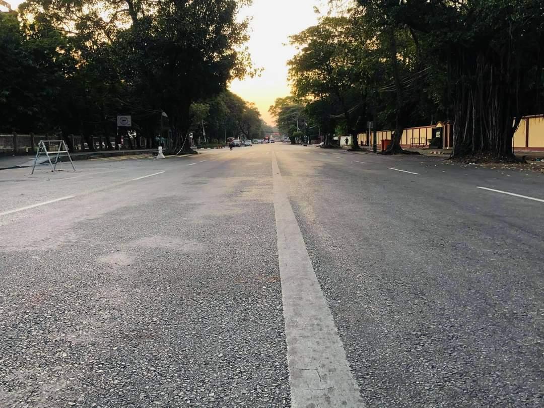 SoeverYoung's tweet photo. Day 8 
Approximately 1.7 million of myanmar people  participated in fighting for the democracy in Yangon today. The demonstration was successfully ended at 6pm
GIVE BACK DEMOCRACY

#WhatsHappeningInMyanmar
#Feb8Coup
#FightForDemocray https://t.co/5l98sTOp6v