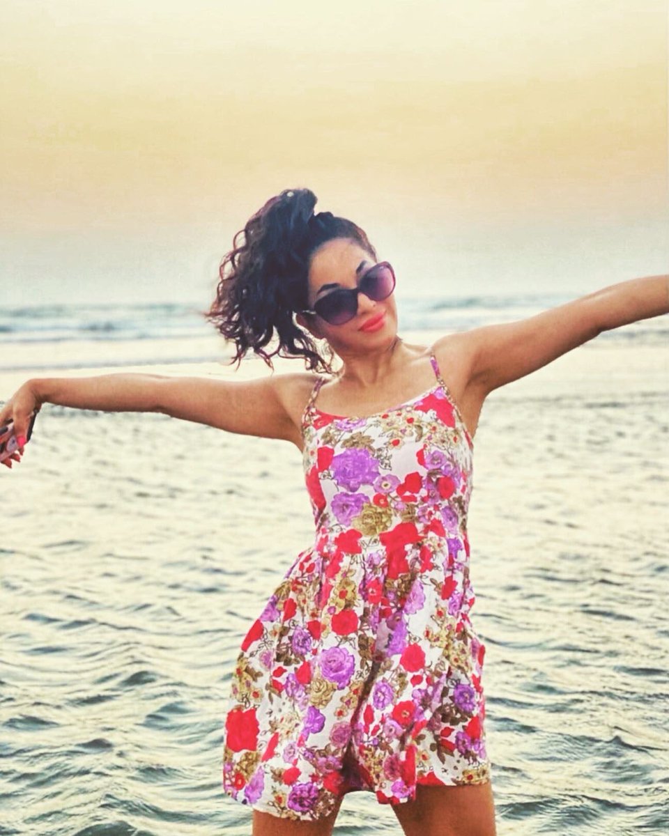 mreenaldeshraj's tweet photo. I COULD NEVER IN A HUNDRED SUMMERS GET TIRED OF THIS♥️
:
Sunshine in my soul♥️
:
#sea #waters #ocean #blissful #soulfood #peace #happiness #payful #goabeach #goa #enjoying #happiness #enjoying life #holidays #break #breaktime #friends #gang #funtrip #mreenaldeshraj #mreedazzle ♥️ https://t.co/lFnt5cQMYz