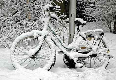 Ook dinsdag alleen online les volgens het verkorte rooster. Hopelijk kunnen de wegen en fietspaden weer begaanbaar gemaakt worden als het stopt met sneeuwen. Dan openen we woensdag onze deuren weer