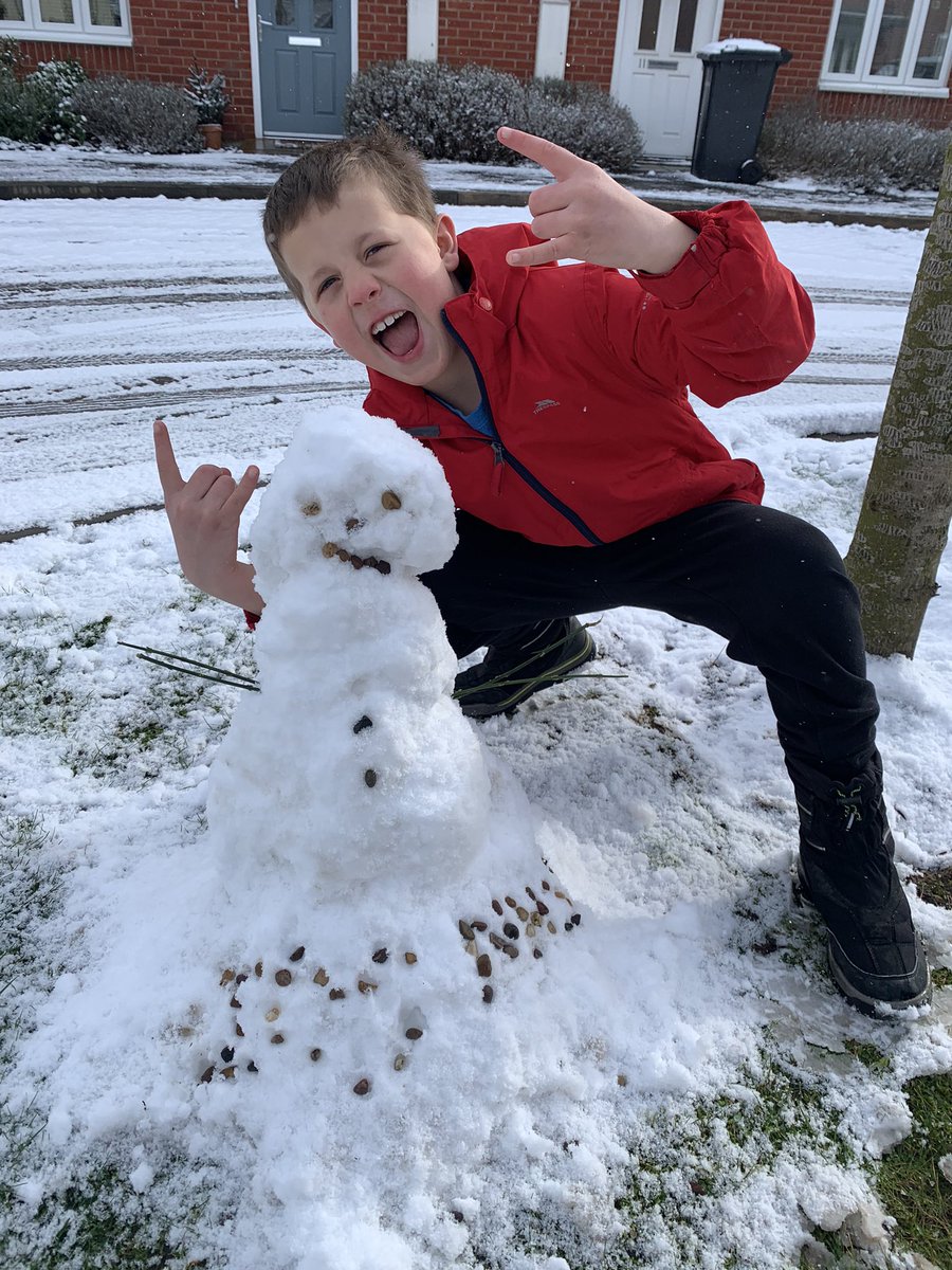 RachelG54646522's tweet photo. @GlowwormsStF @StFaithsTweets Marvellous Monday and Alfie opted for a snow morning and heart cookies x https://t.co/KCCvwkNmVc