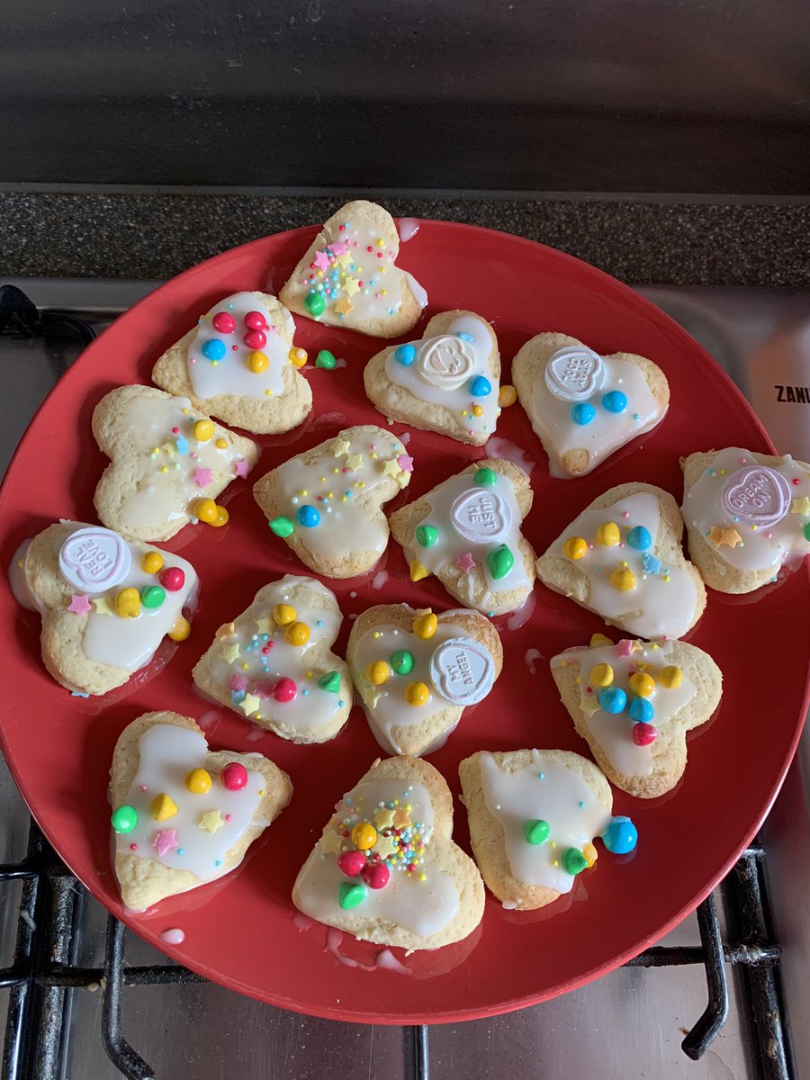RachelG54646522's tweet photo. @GlowwormsStF @StFaithsTweets Marvellous Monday and Alfie opted for a snow morning and heart cookies x https://t.co/KCCvwkNmVc