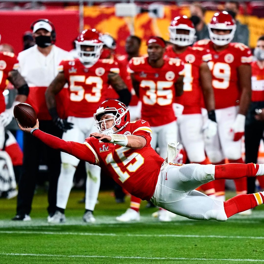 BleacherReport's tweet photo. Patrick Mahomes never stopped competing.

Left everything out there in the Super Bowl. 

The QB could need offseason surgery on his toe but wouldn’t blame the injury for the loss. @brgridiron https://t.co/WKqlI3AP2t