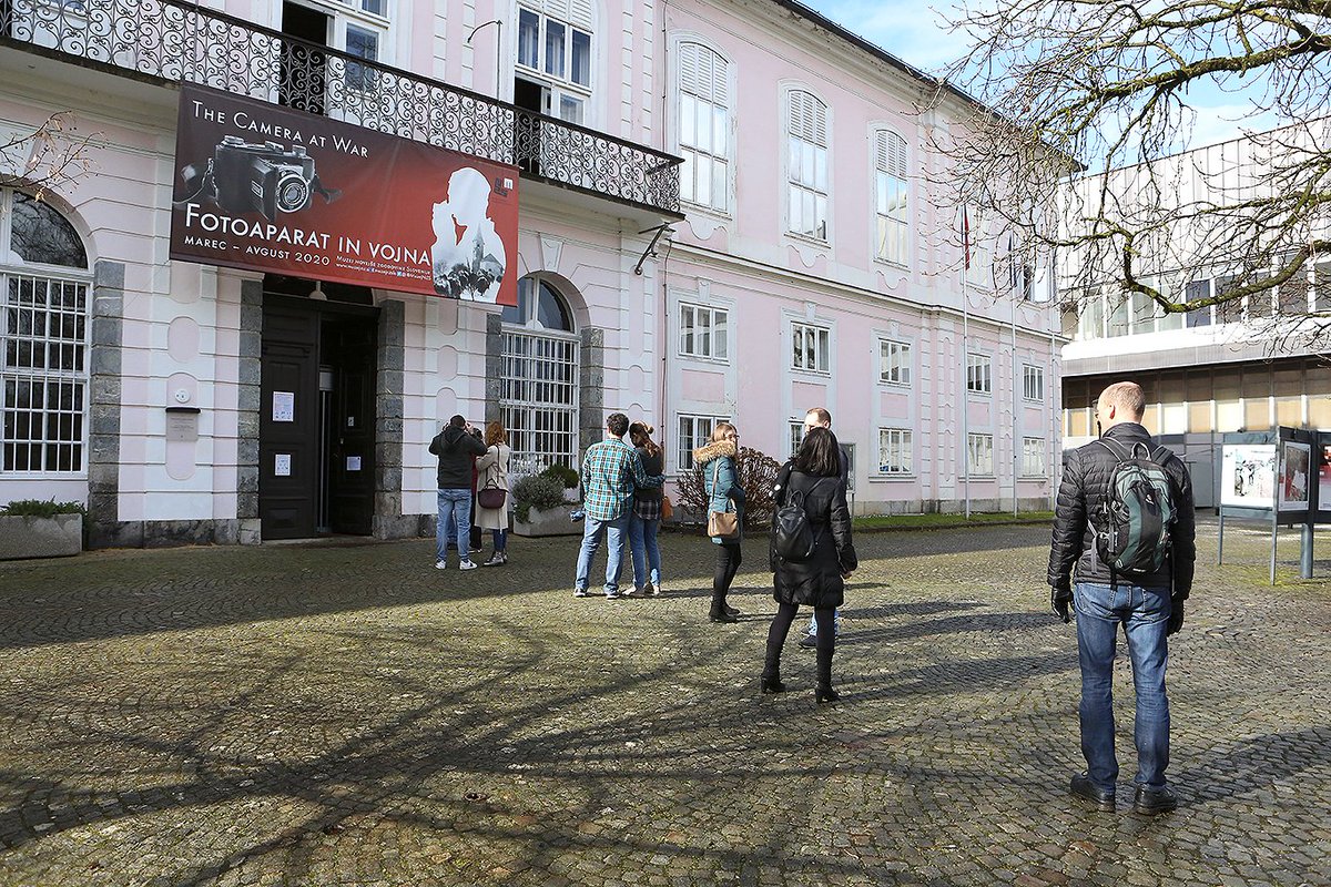 MuzejNSZS's tweet photo. Lačni kulture?
Odprti smo še vse do 18h.
#prostvstop
https://t.co/fO5vNWAITS
Ob 17h ne zamudite pogovora z Borisom Hajdinjakom ob izdaji kataloga "Tu se je smrt utrudila do smrti ..." slovenske žrtve Auschwitza. https://t.co/g31KbQ76S4